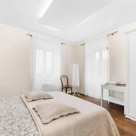 Rustic San Vincenti *