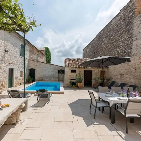 בית נופש Rustic San Vincenti Svetvinčenat